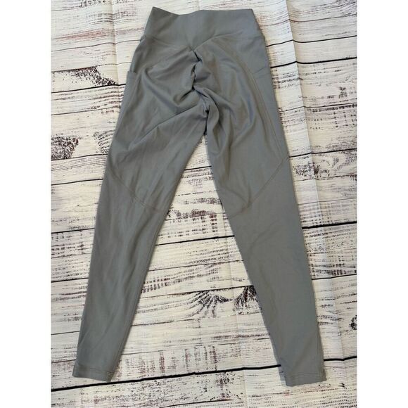 Violate the Dress Code ‘Luxe’ Scrunch Butt Pocket Leggings in Gray Size Small - Picture 6 of 6